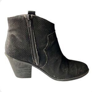 Time and Tru Ankle Boots (675-1)